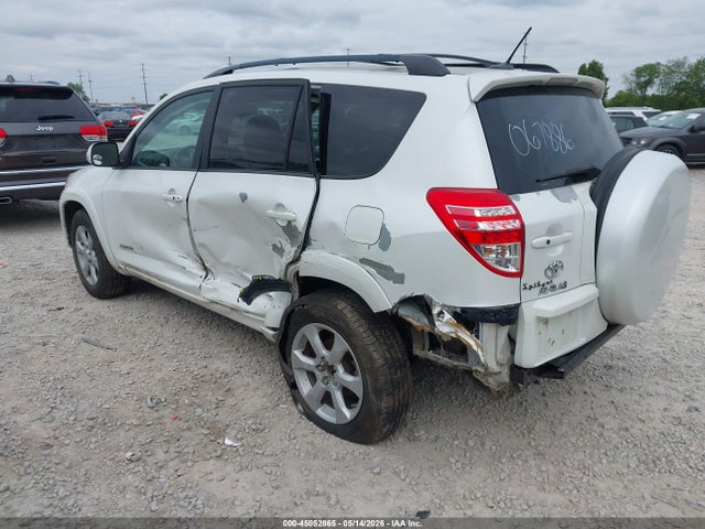 Toyota RAV4 Limited V6