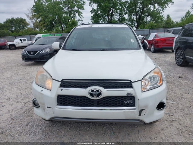 Toyota RAV4 Limited V6