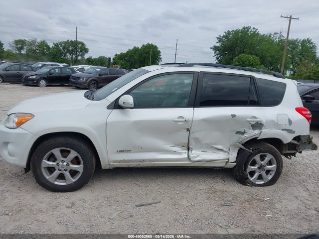 Toyota RAV4 Limited V6