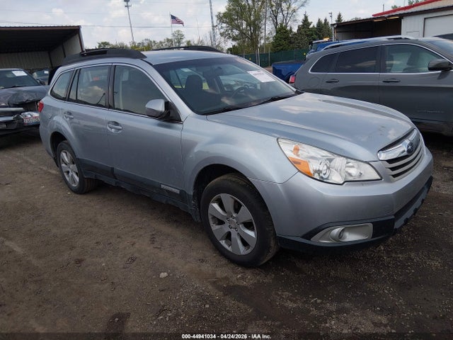 Salvage Subaru Outback Image
