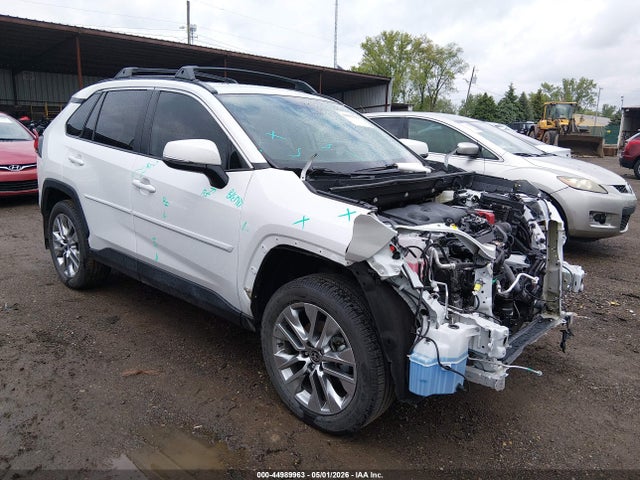 Salvage Toyota RAV4 Image