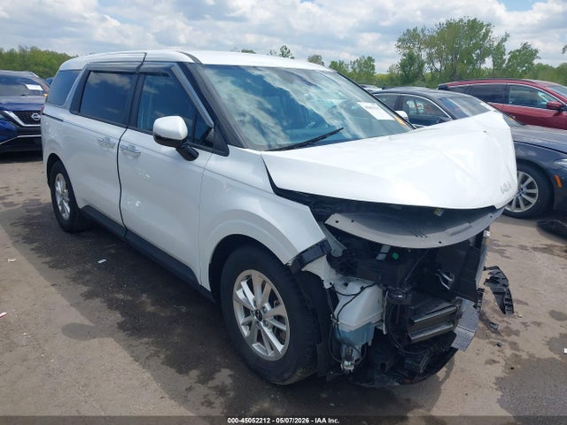 Salvage Kia Carnival Image