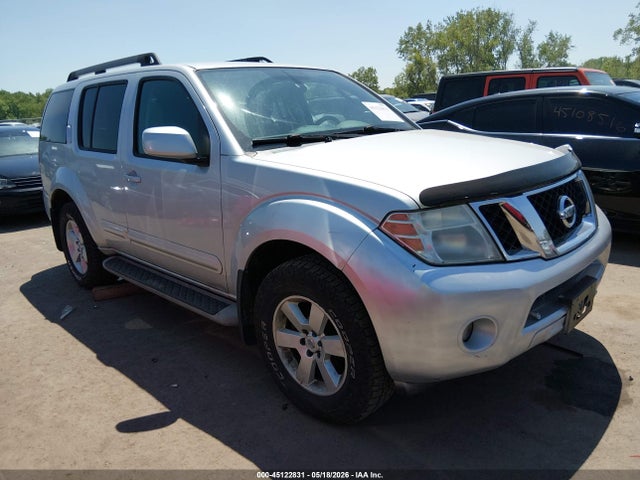 Salvage Nissan Pathfinder Image