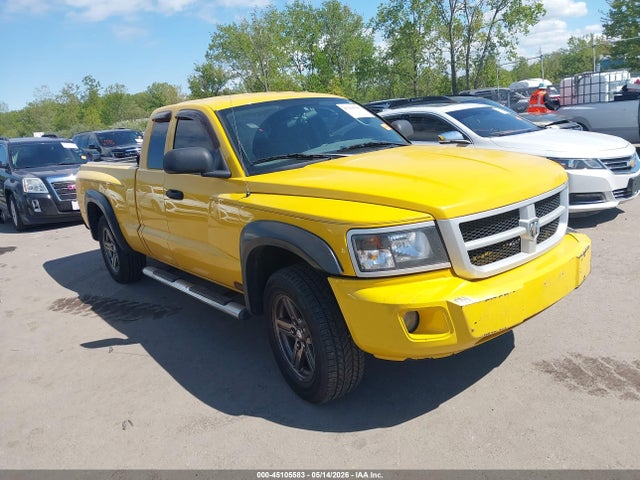 Salvage Dodge Dakota Image