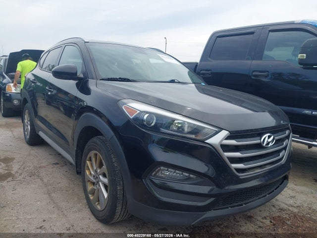 Salvage Hyundai TUCSON Image
