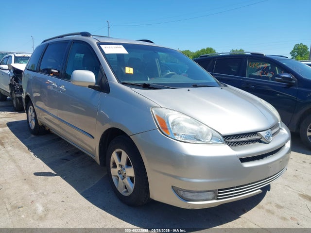 Salvage Toyota Sienna Image