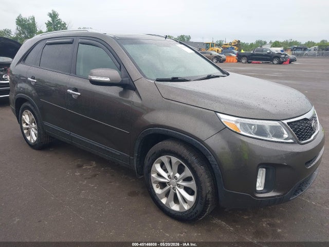 Salvage Kia Sorento Image