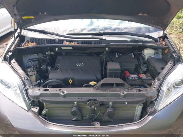 Toyota Sienna Xle V6 8 Passenger