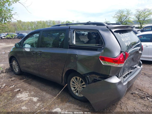 Toyota Sienna Xle V6 8 Passenger