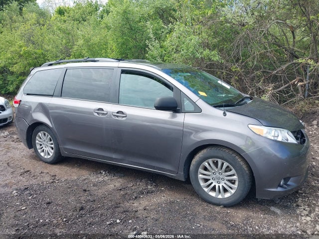 Toyota Sienna Xle V6 8 Passenger