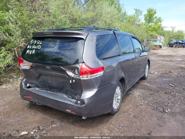 Toyota Sienna Xle V6 8 Passenger