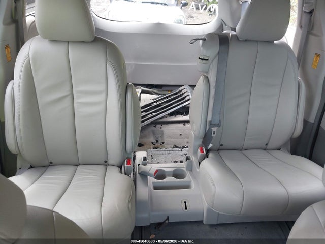 Toyota Sienna Xle V6 8 Passenger