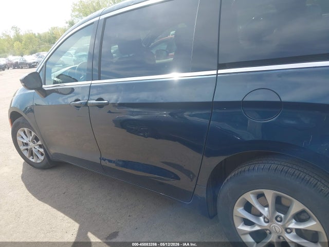 Chrysler Pacifica Select