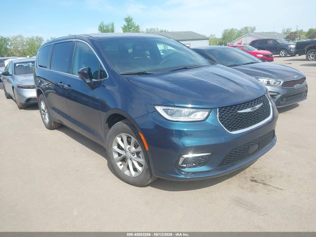 Salvage Chrysler Pacifica Image