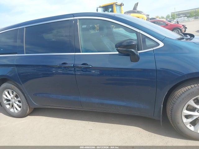 Chrysler Pacifica Select