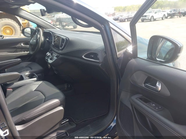 Chrysler Pacifica Select