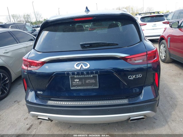 INFINITI Qx Essential Awd