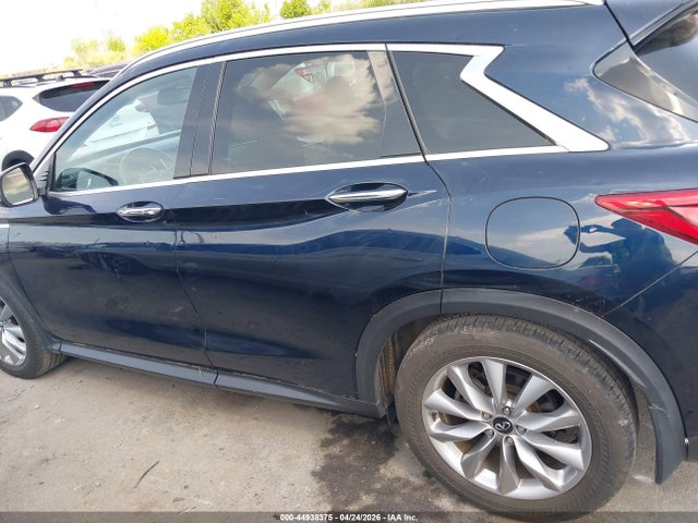 INFINITI Qx Essential Awd