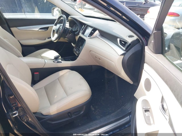 INFINITI Qx Essential Awd