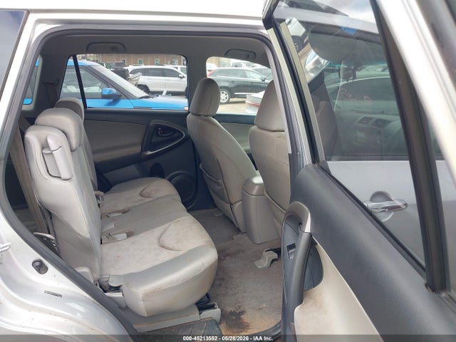 Toyota RAV4 Base V6