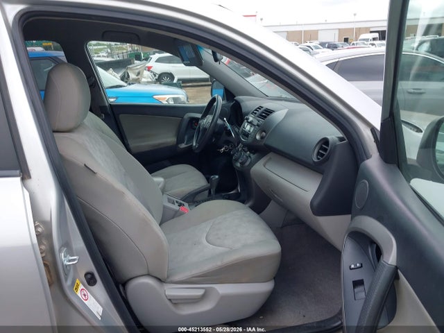 Toyota RAV4 Base V6