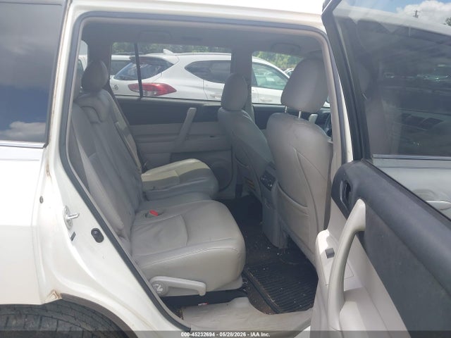 Toyota Highlander Base V6