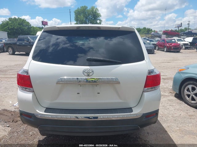 Toyota Highlander Base V6