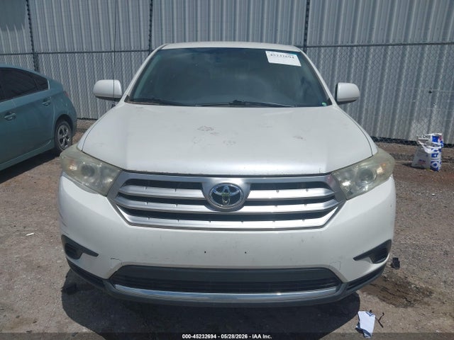 Toyota Highlander Base V6