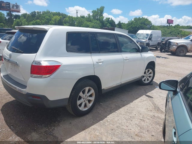 Toyota Highlander Base V6