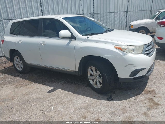 Salvage Toyota Highlander Image