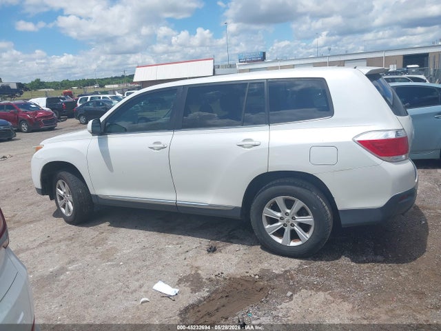 Toyota Highlander Base V6