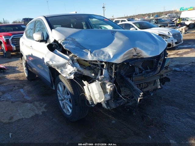 Salvage Nissan Rogue Image