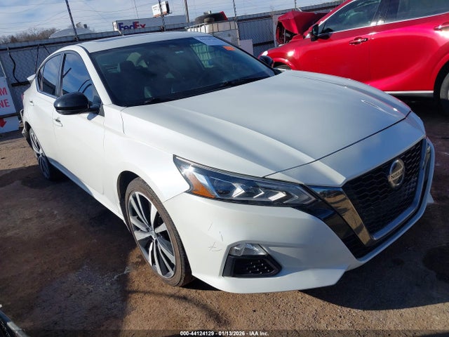 Salvage Nissan Altima Image