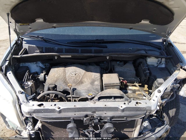 Toyota Sienna Xle 8 Passenger