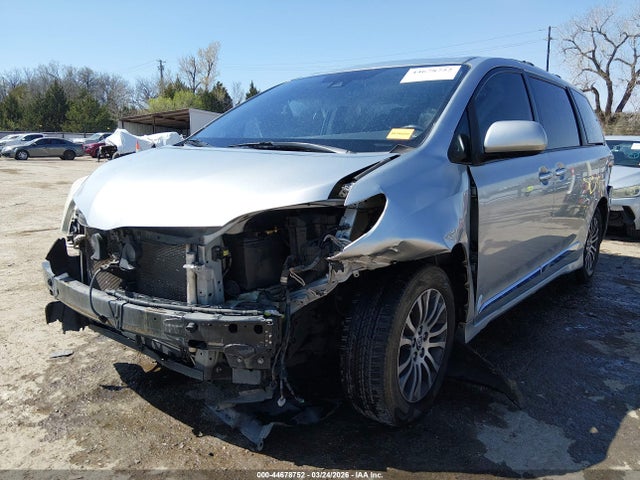 Toyota Sienna Xle 8 Passenger