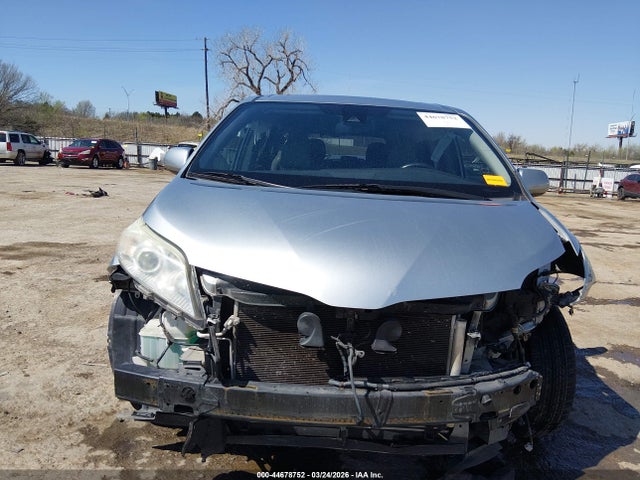 Toyota Sienna Xle 8 Passenger
