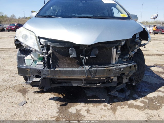Toyota Sienna Xle 8 Passenger