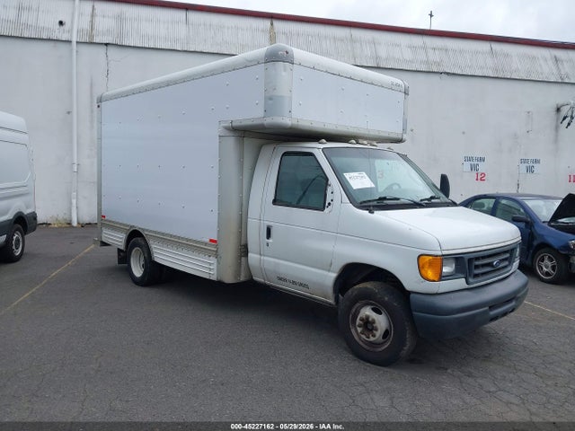 Salvage Ford E-450 Image