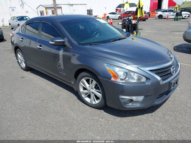 Salvage Nissan Altima Image
