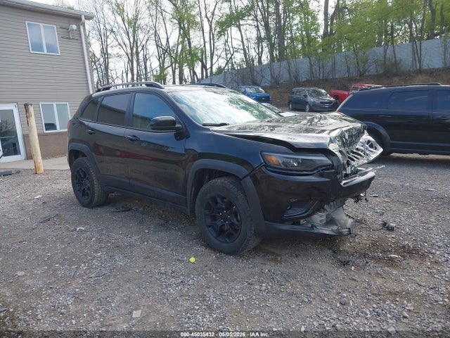 Salvage Jeep Cherokee Image