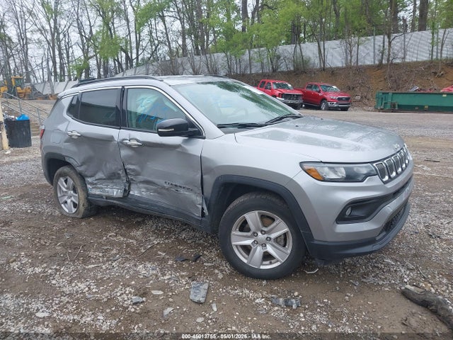 Salvage Jeep Compass Image