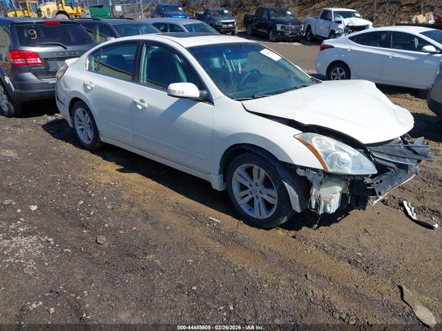 Salvage Nissan Altima Image