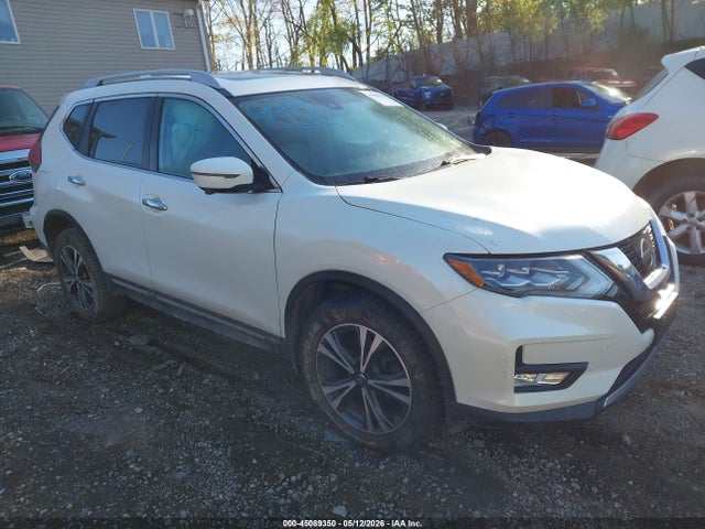 Salvage Nissan Rogue Image