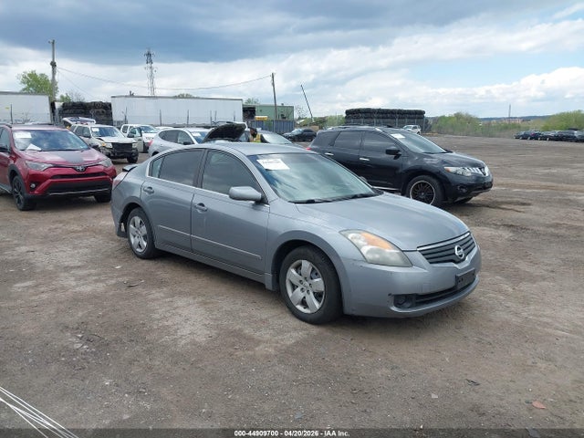 Salvage Nissan Altima Image
