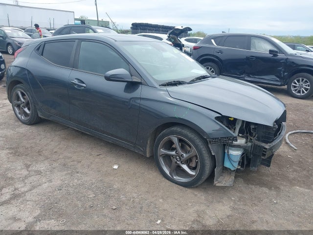Salvage Hyundai VELOSTER Image
