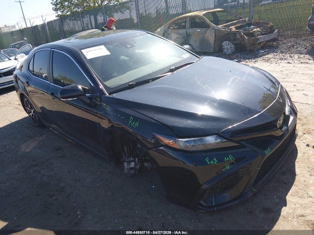 Salvage Toyota Camry Image