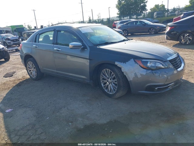 Salvage Chrysler 200 Image