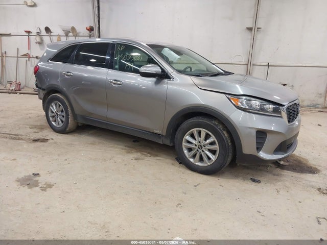 Salvage Kia Sorento Image