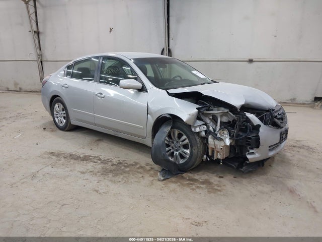 Salvage Nissan Altima Image