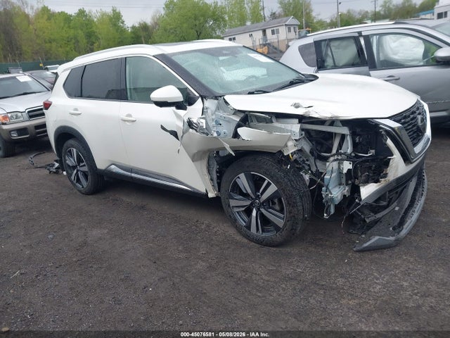 Salvage Nissan Rogue Image